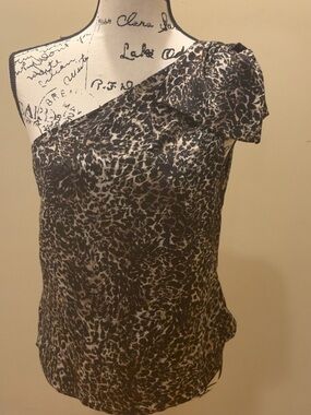 Avec Les Filles NWT One Shoulder Leopard Top Small Statement Blouse Chic
